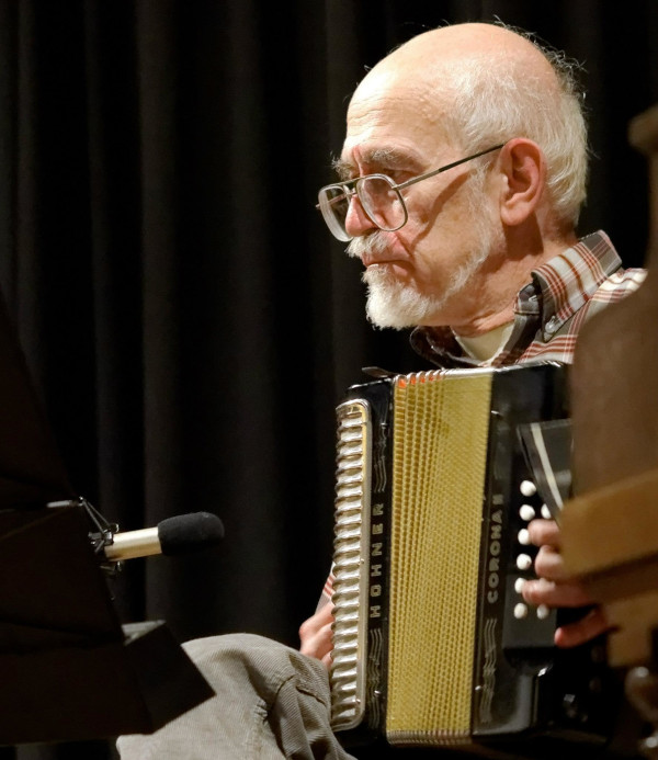 phil katz playing squeeze box for a dance